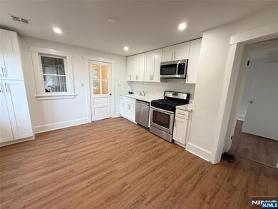 30 Walter Hammond Place unit 2nd flr, Waldwick, NJ 07463 - photo 4