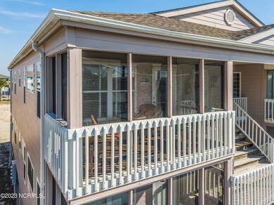 Top floor unit/vaulted ceilings