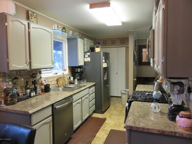 Kitchen w/stainless Steel appliances