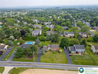 GORGEOUS NEIGHBORHOOD!