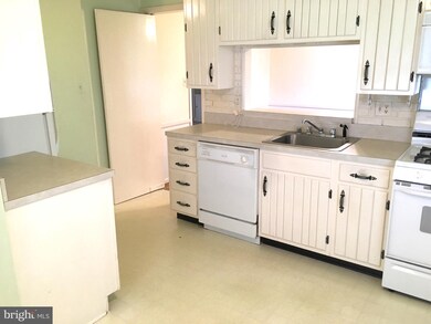 7431 Convair Dr, Alexandria, VA 22306 - photo 2