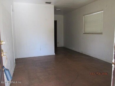 8951 Macarthur Ct S, Jacksonville, FL 32216 - photo 2