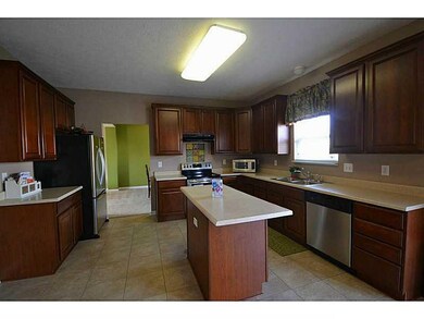 12074 Seahawks Ln, Fishers, IN 46037 - photo 4