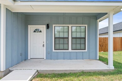802 W Huntington St, Beeville, TX 78102 - photo 4