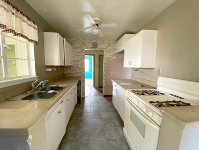 8120 Hickory Ln, El Paso, TX 79915 - photo 5