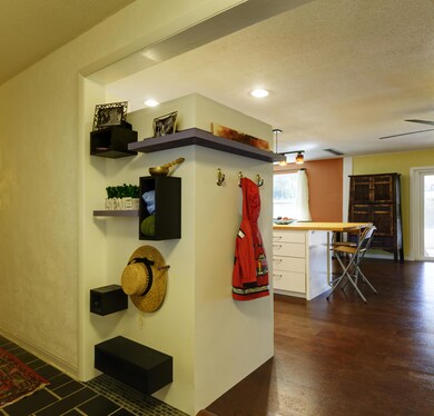 5-entry-hallway_26127789940_o