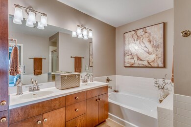 Large Bath w/His & Her Vanity