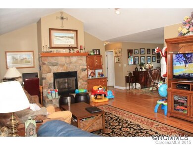 Open Floor Plan, High Ceiling