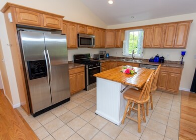 33 Carol Ct, Fall River, MA 02721 - photo 2