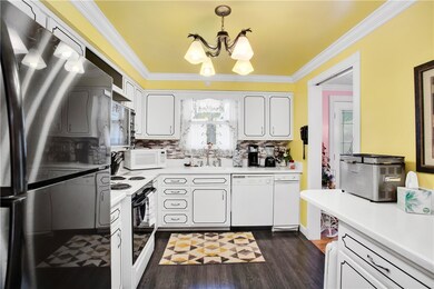 ALL THE KITCHEN APPLIANCES ARE INCLUDED.