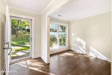 221 Weaver St unit 19C, Greenwich, CT 06831 - photo 2