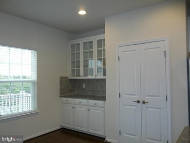 921 Magnolia Blossom Ct, Sykesville, MD 21784 - photo 6