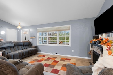 1410 Alcan Dr, Menasha, WI 54952 - photo 4