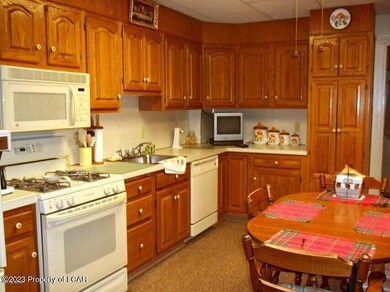 553 N James St, Hazleton, PA 18201 - photo 2