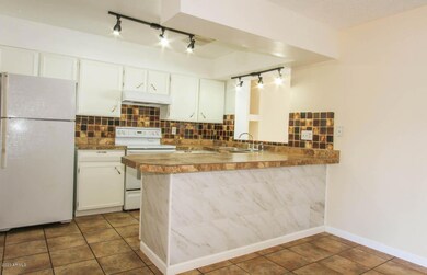 3322 W Sweetwater Ave-6