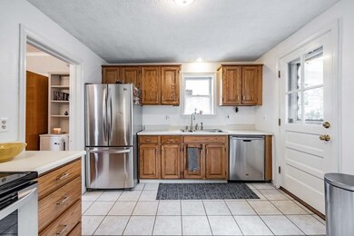 4 Johnson St, West Springfield, MA 01089 - photo 3