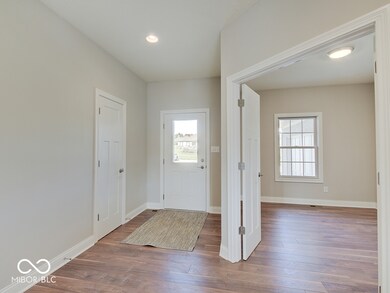 6135 Horizon Dr, Columbus, IN 47201 - photo 4