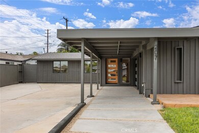 207 Hanover Dr, Costa Mesa, CA 92626 - photo 4