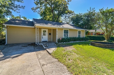 9318 Highlawn St, Houston, TX 77022 - photo 2