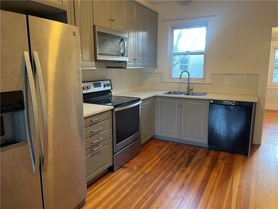 3 Princeton St unit B, Newport, RI 02840 - photo 2