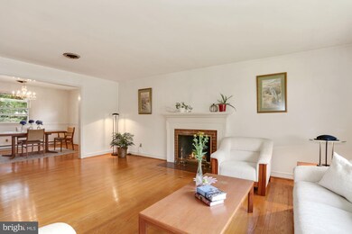 3335 Kaywood Dr, Falls Church, VA 22041 - photo 4