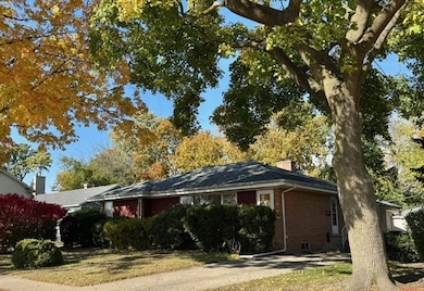 714 E Thacker St, Des Plaines, IL 60016 - photo 2