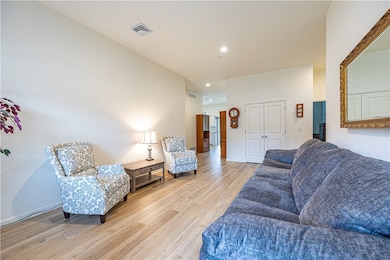 906 Valentina Ln unit 65, Lower Burrell, PA 15068 - photo 2