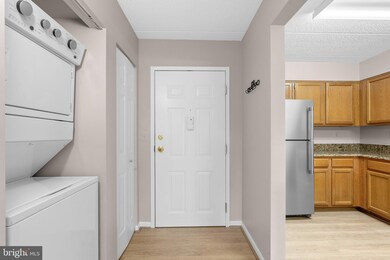 7317 Eden Brook Dr unit H403, Columbia, MD 21046 - photo 3