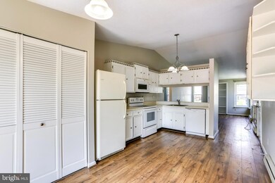 816 Chadwick Cir, Frederick, MD 21701 - photo 6