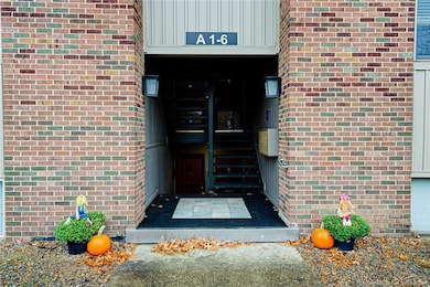 3 Lakeshore Dr, Clarksville, IN 47129 - photo 2