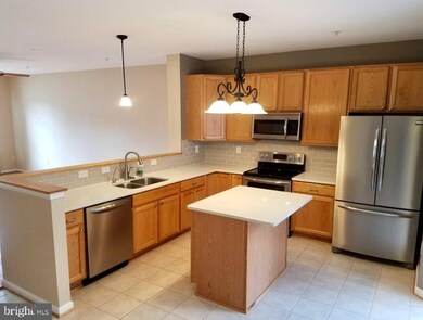 2537 Running Wolf Trail, Odenton, MD 21113 - photo 5