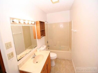 114 S Slope Cir unit 114-1, Banner Elk, NC 28604 - photo 3