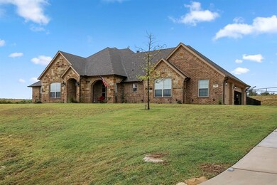 201 Scenic Wood Dr, Azle, TX 76020 - photo 3