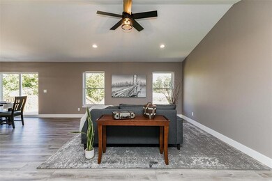 5116 Ruhd St SW, Cedar Rapids, IA 52404 - photo 6