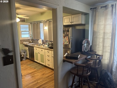 8054 SE Reedway St, Portland, OR 97206 - photo 7