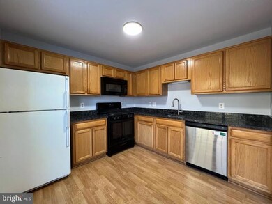 9234 Cardinal Forest Ln unit 201, Lorton, VA 22079 - photo 5