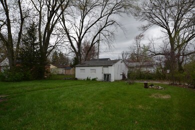 Detached 2 car garage