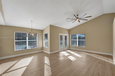 9012 Lake Park Cir S, Davie, FL 33328 - photo 5