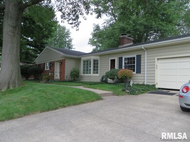 6 Bellevue Dr, Jacksonville, IL 62650 - photo 2