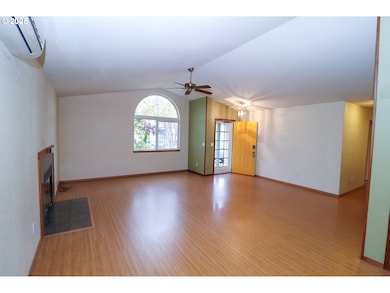 858 S 46th St, Springfield, OR 97478 - photo 7