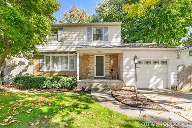 2215 Fairfax Rd, Lansing, MI 48910 - photo 4