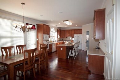 Generous sized kitchen, eat in bar, dining area, k