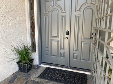 Entry 1129 S Lyn Rae Square