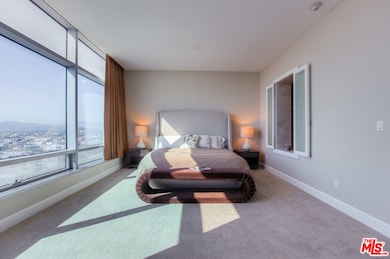 Oversized Master Bedroom Suite with Ocean, Hollywo