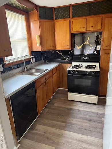 24600 Dunning St, Dearborn, MI 48124 - photo 4