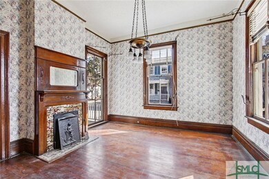 This is the dining room. Look at the details! Floo