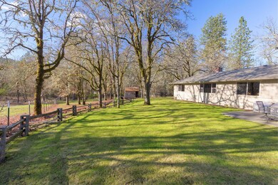 715 Catalpa Dr, Grants Pass, OR 97526 - photo 5