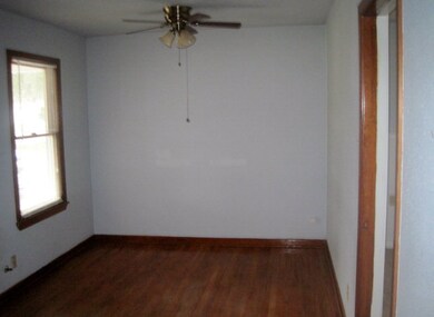 1012 E Cedar St, Seguin, TX 78155 - photo 3