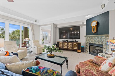 Livingroom w/gas fireplace