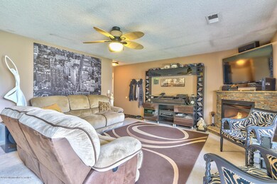 911 Waters Edge Dr Toms River-large-002-